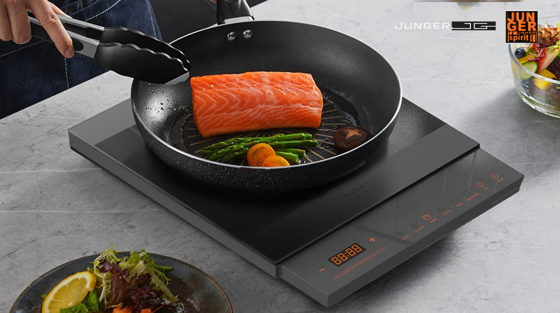 6 chức năng mặc định với các mức công suất và nhiệt độ lý tưởng cho từng món ăn, giúp việc nấu nướng dễ dàng hơn bao giờ.