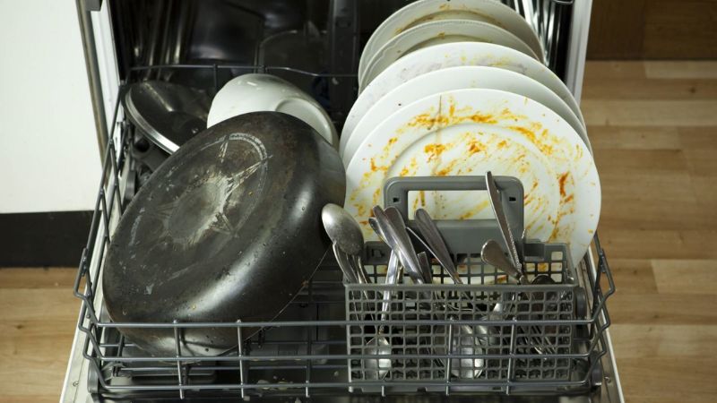 Làm sạch hiệu quả các vết dầu mỡ và cặn bẩn cứng đầu