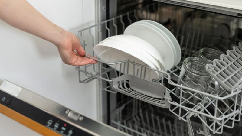 Công nghệ sấy tự động hé cửa là tận dụng luồng không khí tự nhiên để đẩy nhanh quá trình bay hơi nước