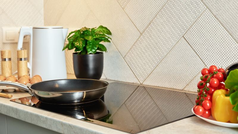 Mặt kính Ceramic thông thường trơn láng, hạn chế trầy xước